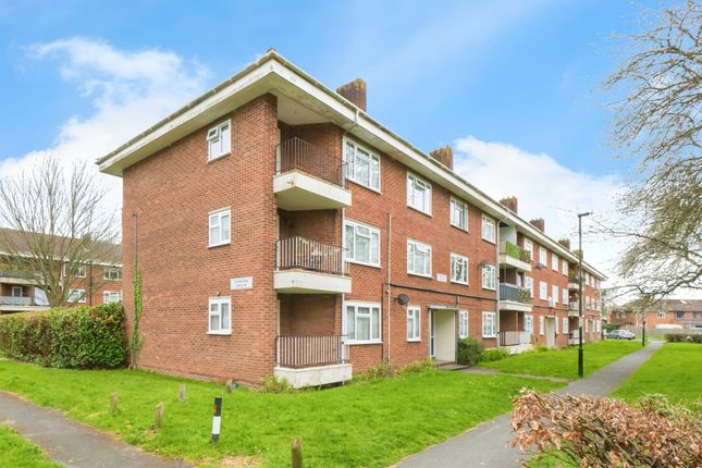 Thumbnail Flat for sale in Evenlode Road, Southampton