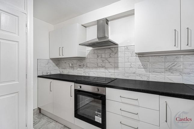 Celadon Close, Enfield photo 4