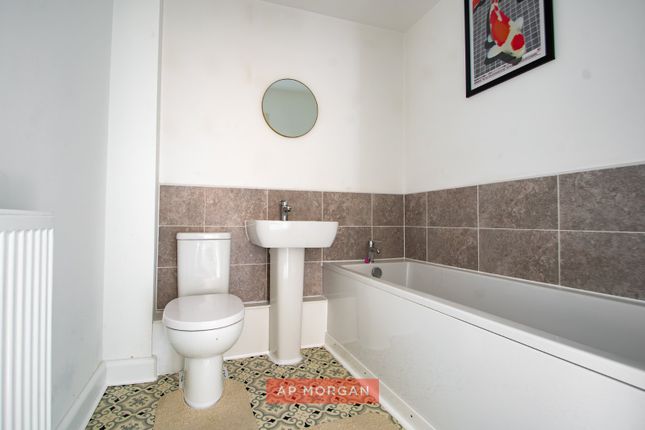 Apartment 5, Birmingham photo 2