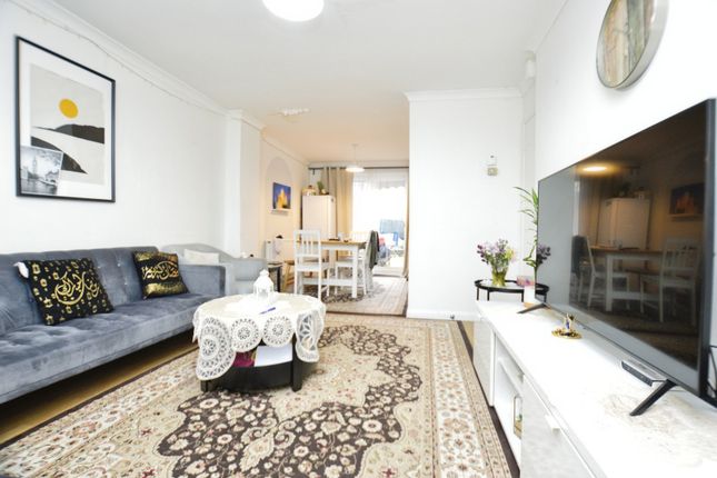8, Larch Close, London photo 4