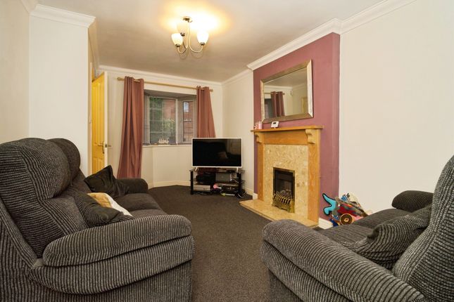 15, Hammerton Farm Avenue, Wakefield photo 2