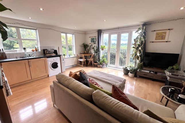 8, Foxholme Court, Crewe photo 4