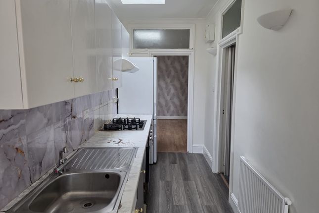 266C, High Road Leyton photo 5