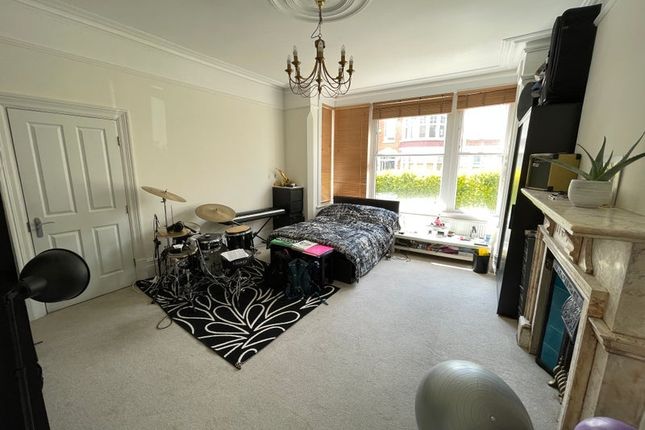 Studio flat on Boscombe Avenue, Leyton, £1,604/mo