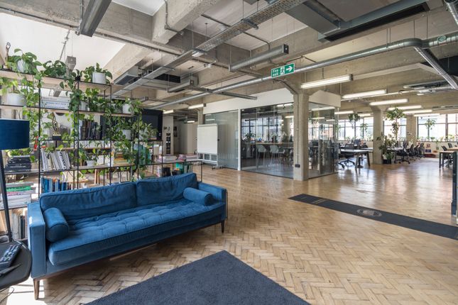 Office to let in Gee Street, London