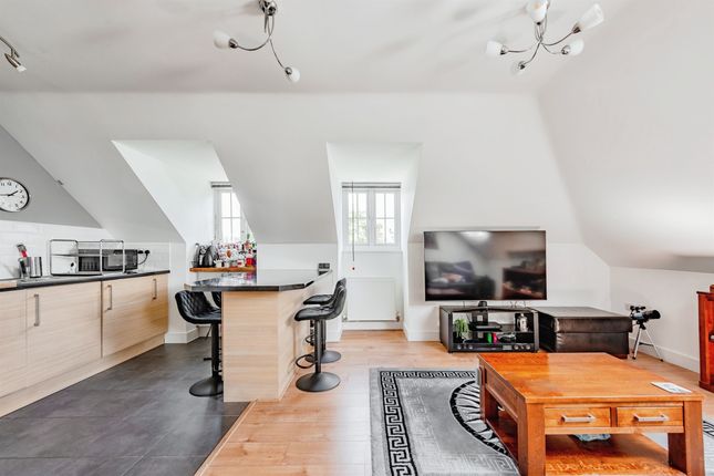 Penthouse for sale in Oxford Road, Redhill