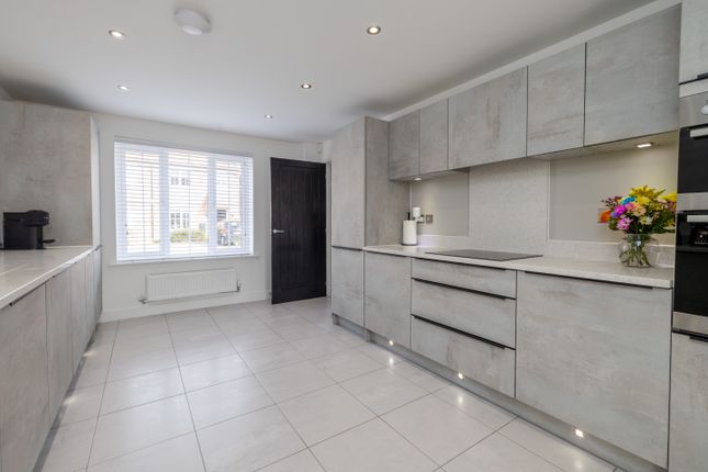 11, Frank Ford Close, Saxilby photo 4