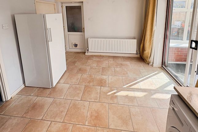 20, Kington Close, West Midlands photo 4