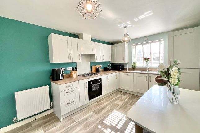 9 Augustus Way, Stoke-On-Trent photo 3