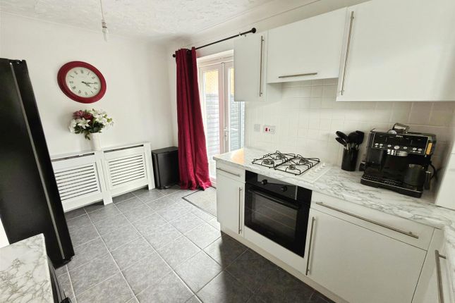 40, Holystone Way, Lowestoft photo 4