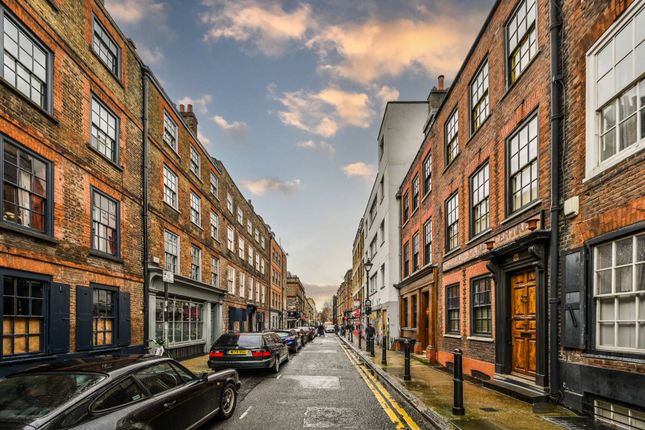 Thumbnail Flat to rent in Princelet Street, Spitalfields, London