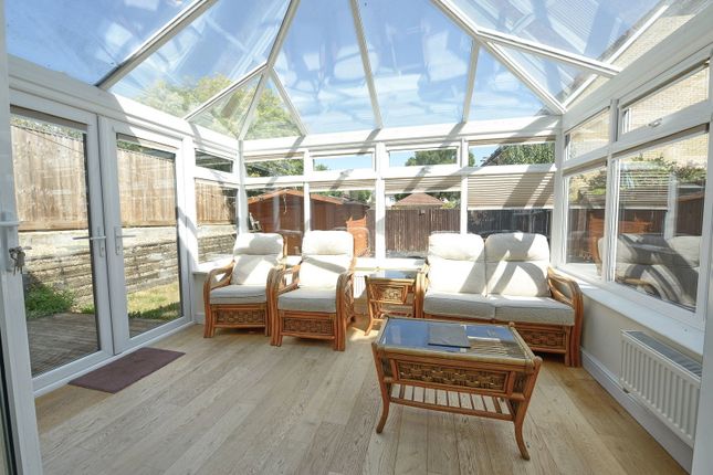 57, Luke Road East, Aldershot photo 4