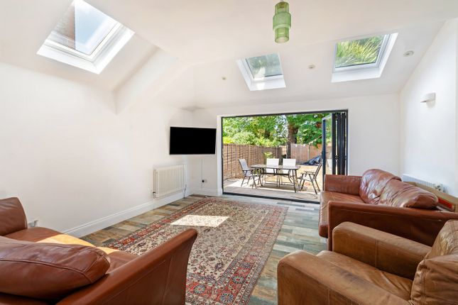70, Windermere Road, Ealing photo 2