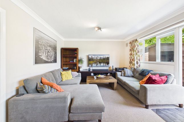 2, Sweetcroft Lane, Uxbridge photo 2