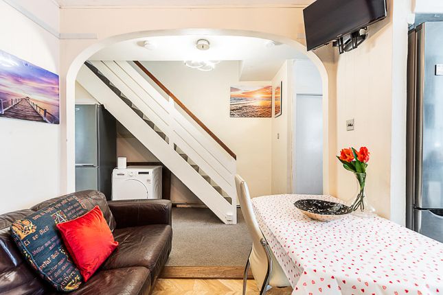 315, DANE, Danebury Avenue, London photo 2