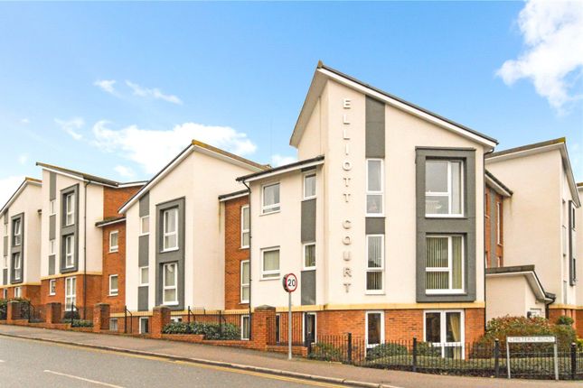 Thumbnail Flat for sale in High Street North, Dunstable, Bedfordshire