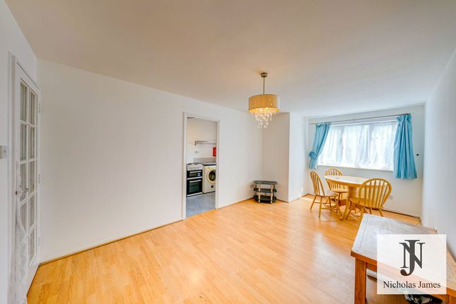 Studio house on 35, Cherry Blossom Close, London, £1,300/mo