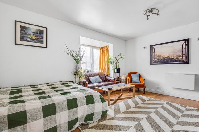7, Viewfield Close, Harrow photo 4