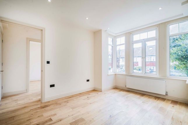 Flat 1, 46, Avenue Gardens, London photo 4