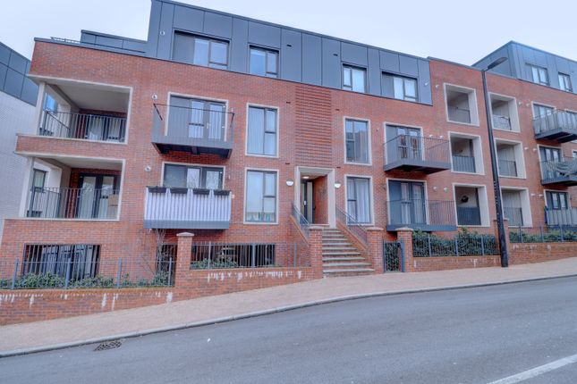 Thumbnail Flat to rent in Suffield Hill, High Wycombe, Buckinghamshire