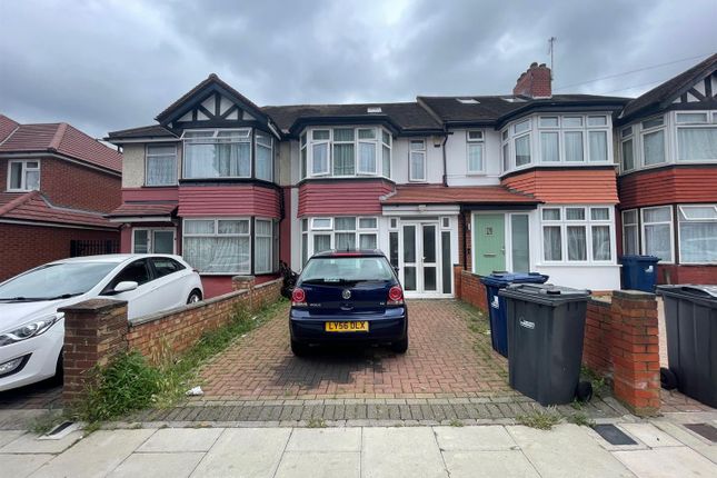 Terraced house for sale in Park Avenue, Southall