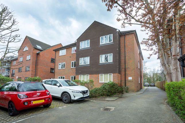 Thumbnail Flat for sale in Grove Road, Sutton