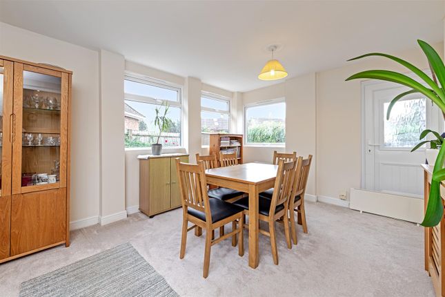 6, Chiswell Green Lane, St. Albans photo 3