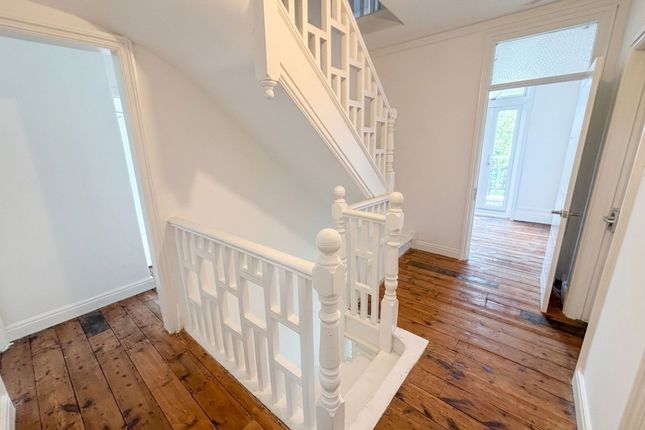 202 Hermon Hill, London photo 3