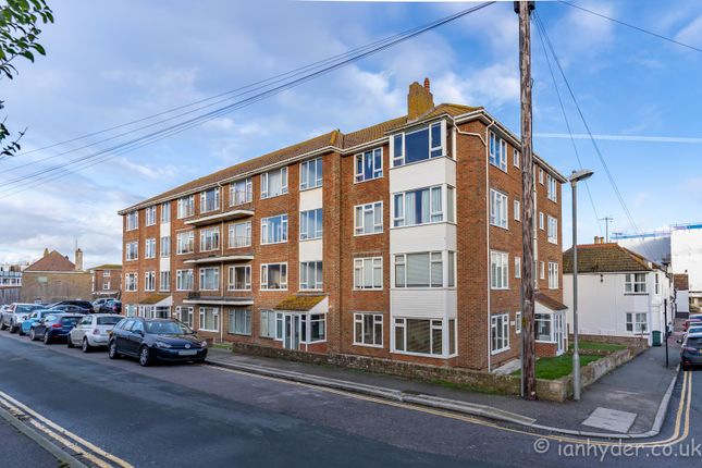 Thumbnail Flat for sale in Cownwy Court, Park Crescent, Rotitngdean, Brighton