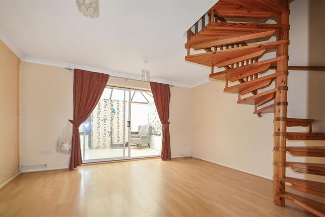 27, Shardlow Close, Haverhill photo 3