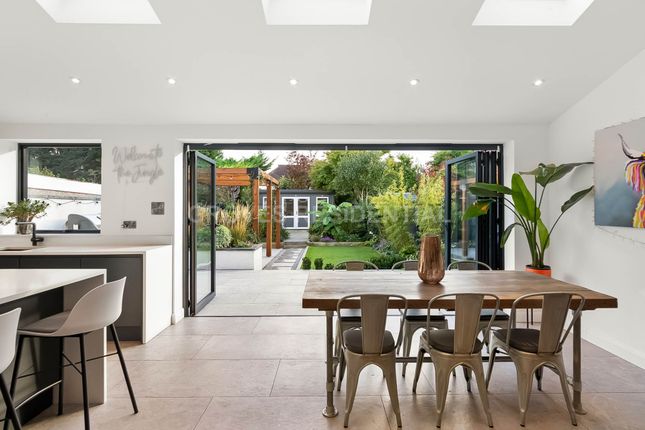 Bargate Close, New Malden photo 2