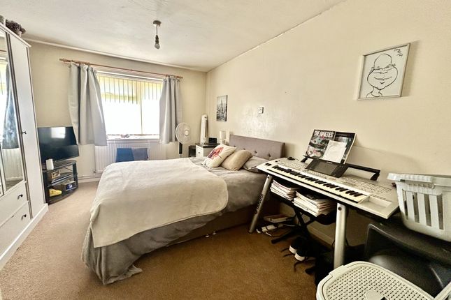 17A Ten Acres, Shaftesbury photo 4