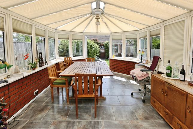 16, Manor Way, Lee-On-The-Solent photo 3