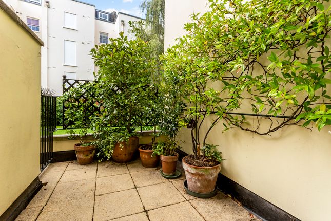 Flat for sale in Imperial Square, Cheltenham