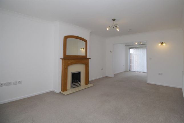 Thumbnail Semi-detached house to rent in Derwent Drive, Loughborough