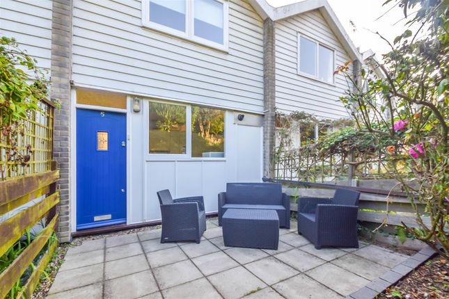 Thumbnail Terraced house to rent in Leigh Hill Close, Leigh-On-Sea