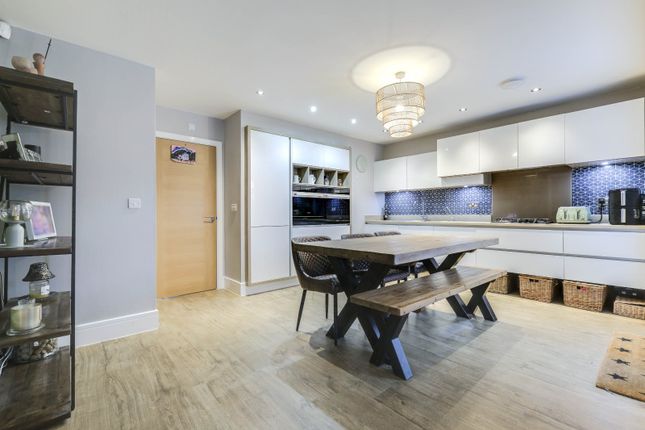 7, West Wood View, Bradford photo 2