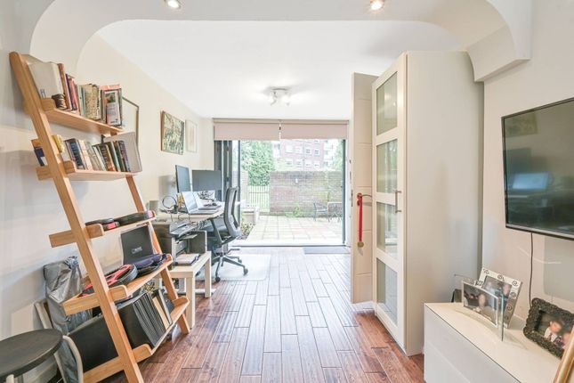 Thumbnail Terraced house for sale in Linksway, Holders Hill, London