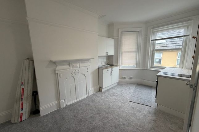 1 Methuen Close, Bournemouth photo 2