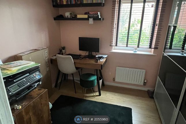 Flat to rent in Medici Close, Ilford
