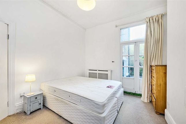 Flat for sale in Ashmere Grove, London
