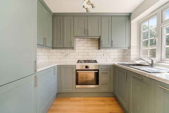 9 Kensington Gardens, Kingston Upon Thames photo 2