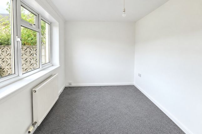Alloway Drive , Kirkintilloch, G66 2NF, Kirkintilloch photo 5