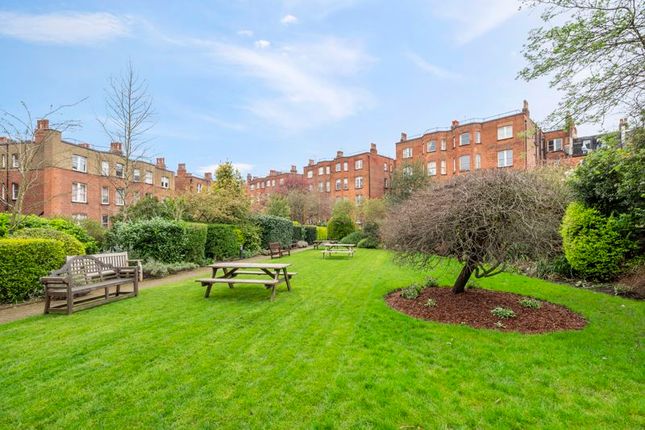 Flat for sale in Avenue Mansions, Finchley Road, Hampstead, London