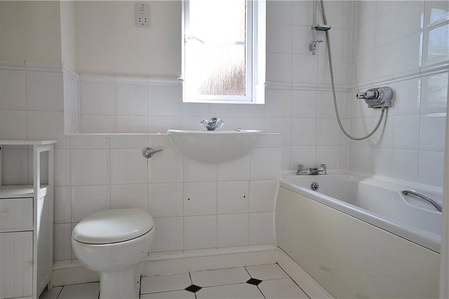 13, Ashdown Close, Surrey photo 5