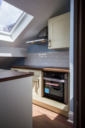 39E Victoria Crescent, Eccles, Manchester photo 4