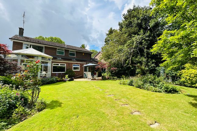 16 Parkwood Close, Lymm photo 4