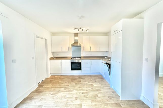 142 Ivinson Way, Uttoxeter photo 2