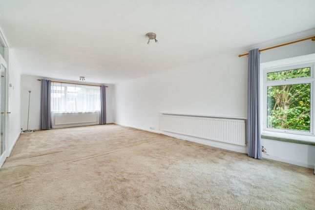 Flat for sale in Buckingham Close, Guildford