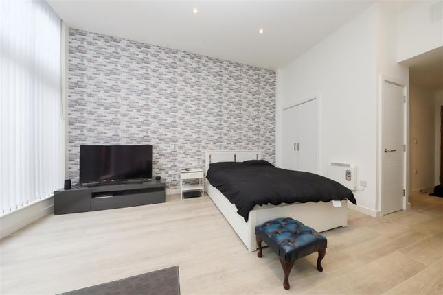 74, Talbot Skyline 204-226, Imperial Drive, Harrow photo 2